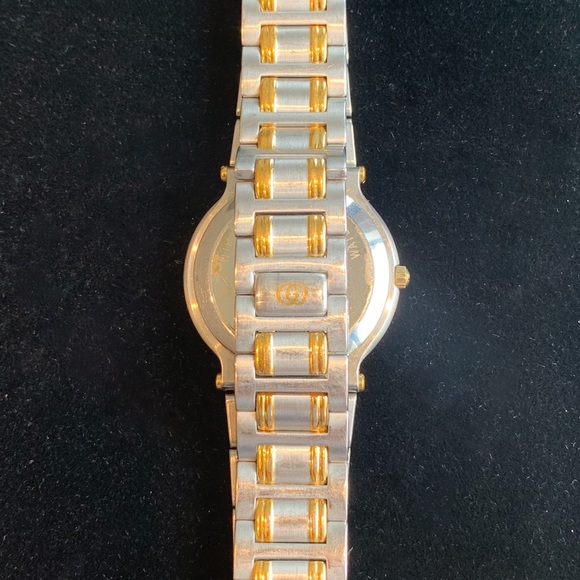 Two-Toned Vintage Gucci Watch - Picture 4 of 5